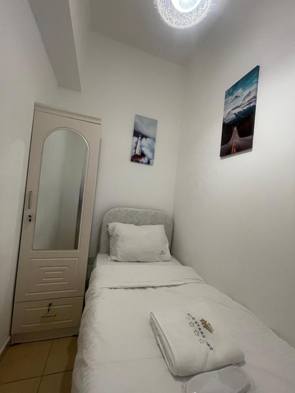 Four Stars Dubai Marina Jbr Hotel Bagian luar foto